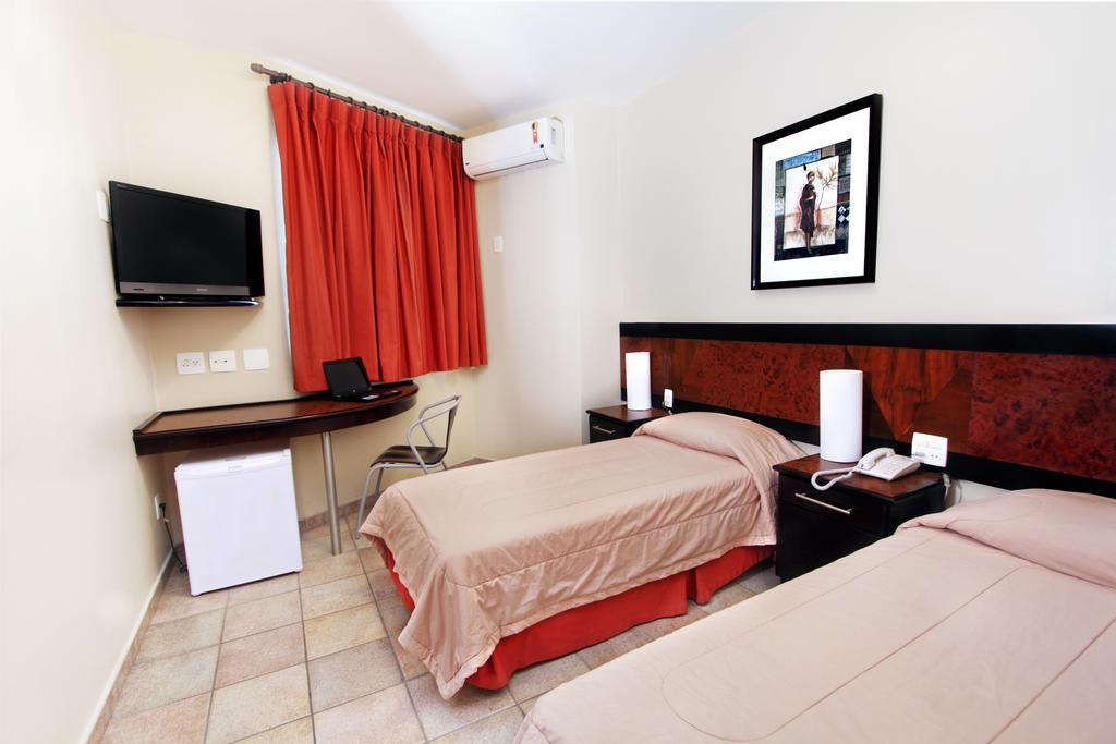 Hotel Dom Henrique Timóteo Extérieur photo