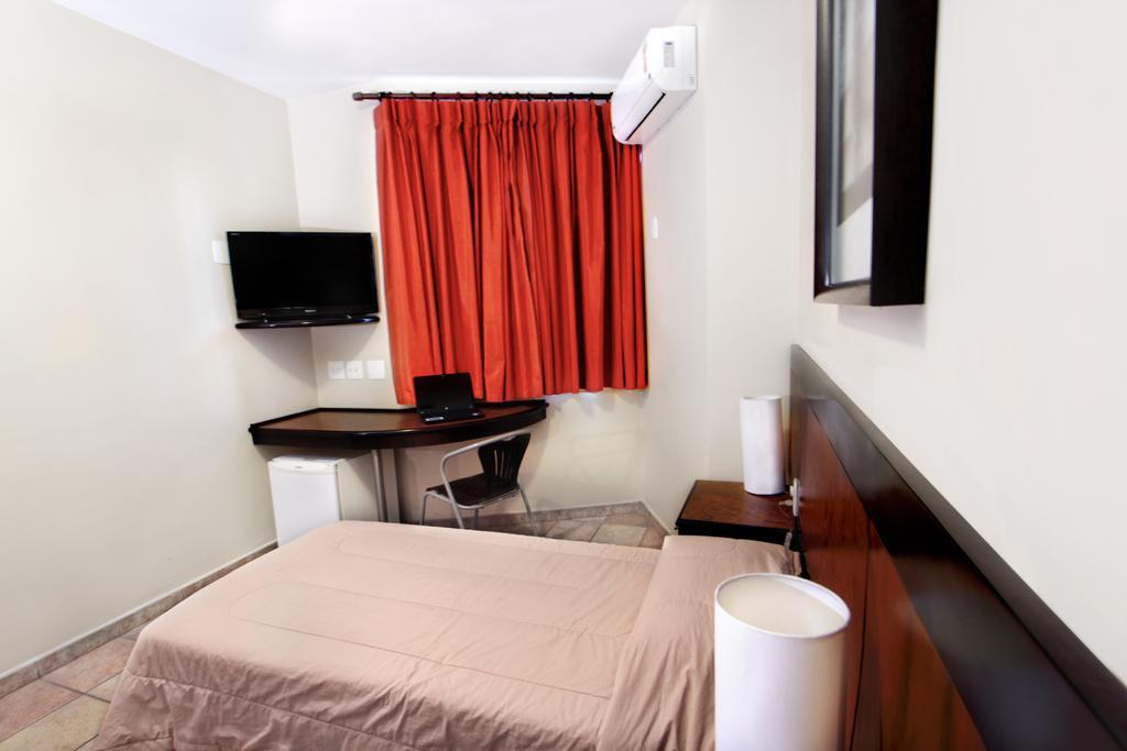 Hotel Dom Henrique Timóteo Extérieur photo
