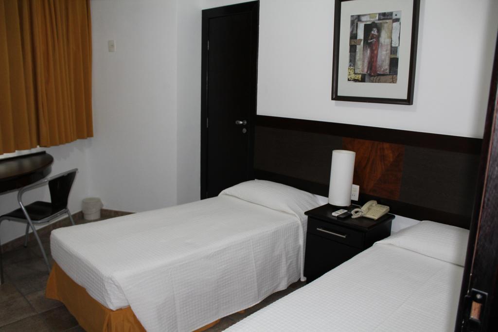 Hotel Dom Henrique Timóteo Extérieur photo