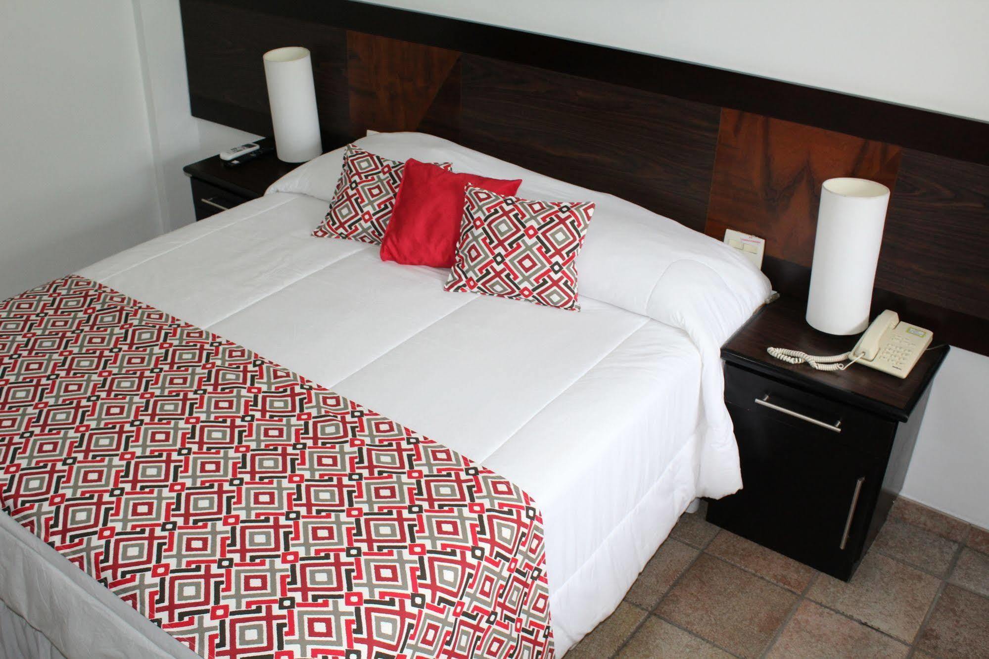 Hotel Dom Henrique Timóteo Extérieur photo