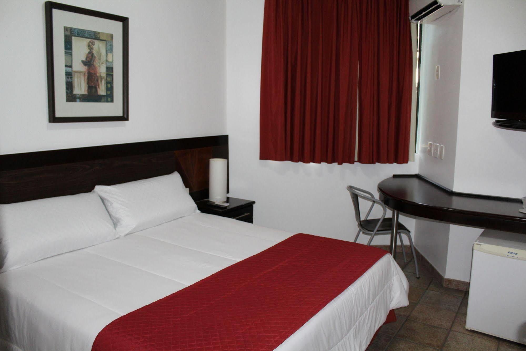 Hotel Dom Henrique Timóteo Extérieur photo